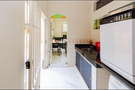 Casa à venda com 274m², 4 quartos e 2 vagas Casa à venda com 274m², 4 quartos e 2 vagasÁrea de serviço