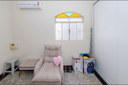 Casa à venda com 274m², 4 quartos e 2 vagas Casa à venda com 274m², 4 quartos e 2 vagasQuarto 1