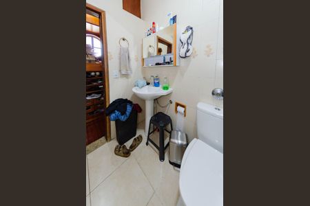 Casa à venda com 274m², 4 quartos e 2 vagas Casa à venda com 274m², 4 quartos e 2 vagasBanheiro suíte