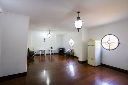 Apartamento à venda com 136m², 3 quartos e 2 vagas Apartamento à venda com 136m², 3 quartos e 2 vagasÁrea comum - Salão de festas