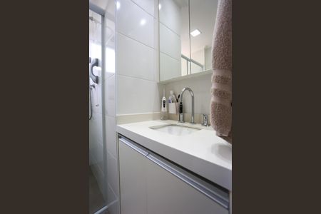 Apartamento à venda com 68m², 2 quartos e 2 vagas Apartamento à venda com 68m², 2 quartos e 2 vagasBanheiro da Suíte