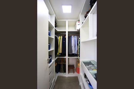 Apartamento à venda com 68m², 2 quartos e 2 vagas Apartamento à venda com 68m², 2 quartos e 2 vagasCloset da suíte
