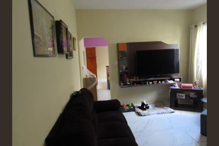 Casa à venda com 150m², 2 quartos e 2 vagasSala