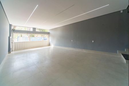 Casa à venda com 278m², 3 quartos e 4 vagas Casa à venda com 278m², 3 quartos e 4 vagasGaragem