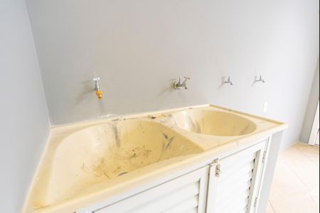 Casa à venda com 278m², 3 quartos e 4 vagas Casa à venda com 278m², 3 quartos e 4 vagas Área de Serviço