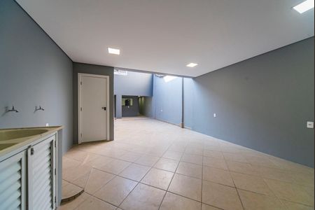 Casa à venda com 278m², 3 quartos e 4 vagas Casa à venda com 278m², 3 quartos e 4 vagas Área de Serviço