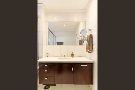 Apartamento à venda com 105m², 2 quartos e 2 vagasBanheiro da Suíte 1