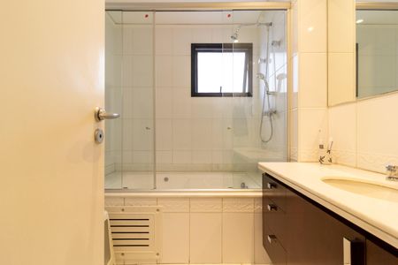 Apartamento à venda com 105m², 2 quartos e 2 vagasBanheiro da Suíte 1