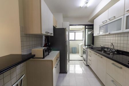 Apartamento à venda com 105m², 2 quartos e 2 vagasCozinha