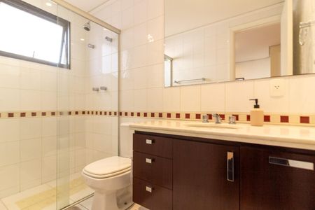 Apartamento à venda com 105m², 2 quartos e 2 vagasBanheiro da Suíte 2