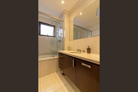 Apartamento à venda com 105m², 2 quartos e 2 vagasBanheiro da Suíte 1