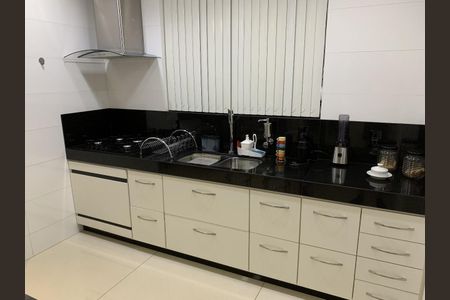 Casa à venda com 380m², 4 quartos e 5 vagas