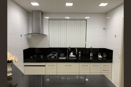 Casa à venda com 380m², 4 quartos e 5 vagas