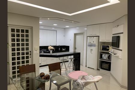 Casa à venda com 380m², 4 quartos e 5 vagas