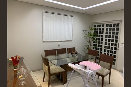 Casa à venda com 380m², 4 quartos e 5 vagas