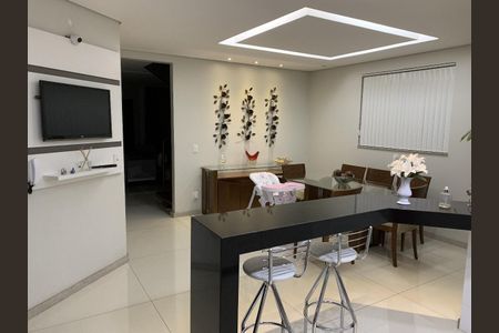 Casa à venda com 380m², 4 quartos e 5 vagas