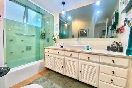 Apartamento à venda com 140m², 3 quartos e 2 vagasBanheiro da Suíte 3