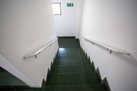 Apartamento à venda com 70m², 2 quartos e 2 vagasEscada