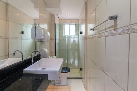 Apartamento à venda com 45m², 2 quartos e 1 vaga Apartamento à venda com 45m², 2 quartos e 1 vagaBanheiro Social