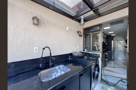 Apartamento à venda com 150m², 3 quartos e 2 vagas Apartamento à venda com 150m², 3 quartos e 2 vagasCozinha e Área de Serviço