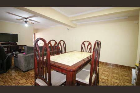 Casa à venda com 165m², 4 quartos e 2 vagas Casa à venda com 165m², 4 quartos e 2 vagasSala de Jantar