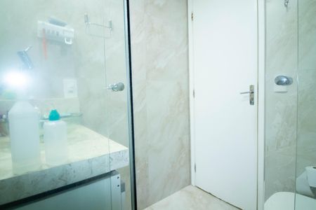 Apartamento à venda com 77m², 3 quartos e 2 vagas Apartamento à venda com 77m², 3 quartos e 2 vagasBanheiro da Suíte