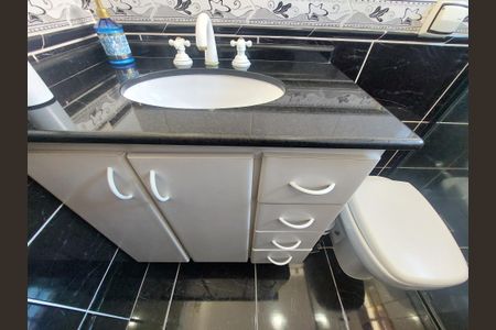 Casa à venda com 150m², 3 quartos e 4 vagas Casa à venda com 150m², 3 quartos e 4 vagasBanheiro Suíte 2