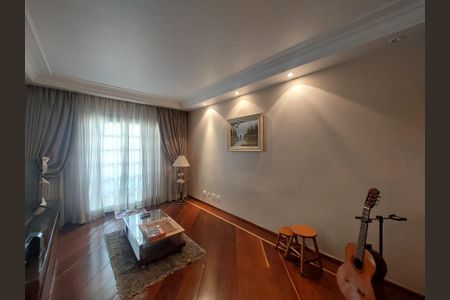 Casa à venda com 150m², 3 quartos e 4 vagas Casa à venda com 150m², 3 quartos e 4 vagasSala