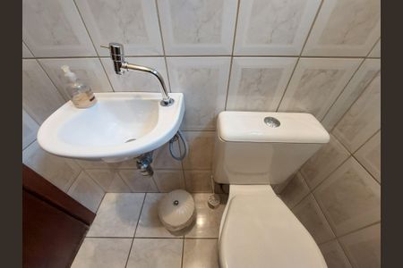 Casa à venda com 150m², 3 quartos e 4 vagas Casa à venda com 150m², 3 quartos e 4 vagasÁrea de Lazer/*Lavabo