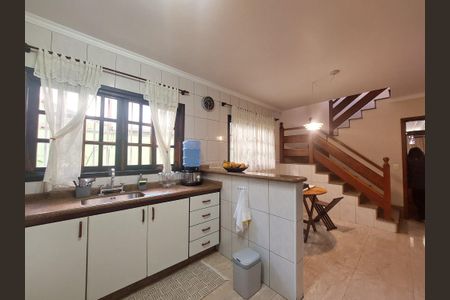 Casa à venda com 150m², 3 quartos e 4 vagas Casa à venda com 150m², 3 quartos e 4 vagasCozinha