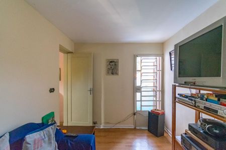 Casa à venda com 300m², 3 quartos e 3 vagas Casa à venda com 300m², 3 quartos e 3 vagasSala de TV