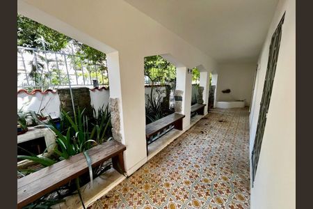 Casa à venda com 208m², 4 quartos e 1 vaga