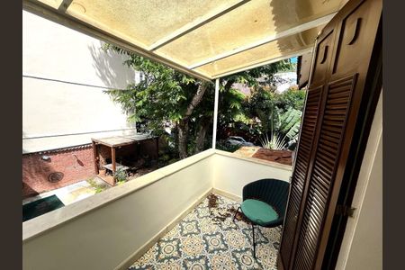 Casa à venda com 208m², 4 quartos e 1 vaga