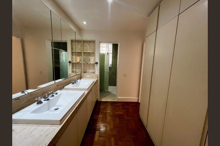 Casa à venda com 208m², 4 quartos e 1 vaga