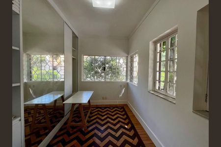 Casa à venda com 208m², 4 quartos e 1 vaga
