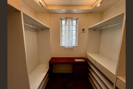 Casa à venda com 208m², 4 quartos e 1 vaga