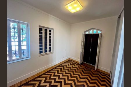 Casa à venda com 208m², 4 quartos e 1 vaga