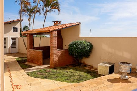 Casa à venda com 340m², 5 quartos e 6 vagas Casa à venda com 340m², 5 quartos e 6 vagasÁrea comum