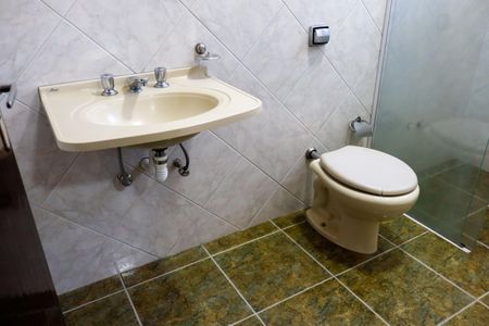 Casa à venda com 340m², 5 quartos e 6 vagas Casa à venda com 340m², 5 quartos e 6 vagasBanheiro Social