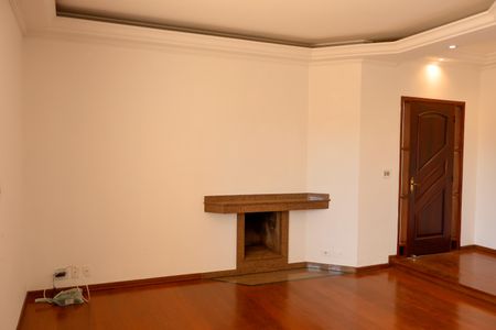 Casa à venda com 340m², 5 quartos e 6 vagas Casa à venda com 340m², 5 quartos e 6 vagasSala