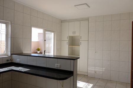 Casa à venda com 340m², 5 quartos e 6 vagas Casa à venda com 340m², 5 quartos e 6 vagasCozinha