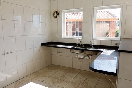 Casa à venda com 340m², 5 quartos e 6 vagas Casa à venda com 340m², 5 quartos e 6 vagasCozinha