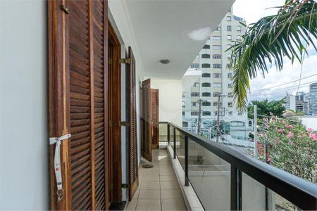 Casa à venda com 240m², 3 quartos e 5 vagas