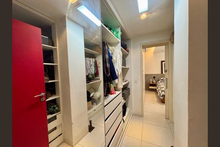 Apartamento à venda com 109m², 3 quartos e sem vaga Apartamento à venda com 109m², 3 quartos e sem vagaSuíte - closet