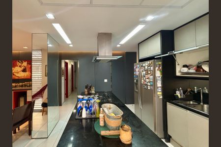 Apartamento à venda com 109m², 3 quartos e sem vaga Apartamento à venda com 109m², 3 quartos e sem vagaCozinha americana