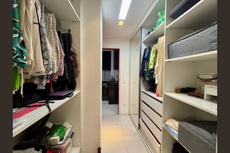 Apartamento à venda com 109m², 3 quartos e sem vaga Apartamento à venda com 109m², 3 quartos e sem vagaSuíte - closet