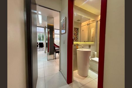 Apartamento à venda com 109m², 3 quartos e sem vaga Apartamento à venda com 109m², 3 quartos e sem vagaBanheiro social