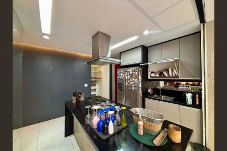 Apartamento à venda com 109m², 3 quartos e sem vaga Apartamento à venda com 109m², 3 quartos e sem vagaCozinha americana