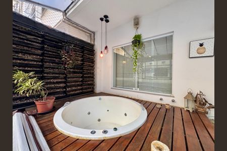 Apartamento à venda com 109m², 3 quartos e sem vaga Apartamento à venda com 109m², 3 quartos e sem vagaSala - jacuzzi