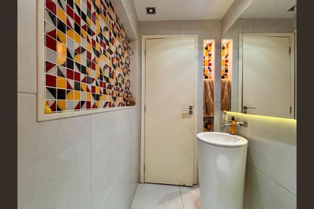 Apartamento à venda com 109m², 3 quartos e sem vaga Apartamento à venda com 109m², 3 quartos e sem vagaBanheiro social